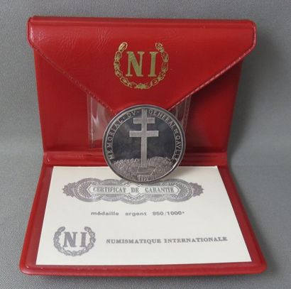 null A DE JAEGER. Médaille en argent 950°/00, en commémoration du mémorial du Général...