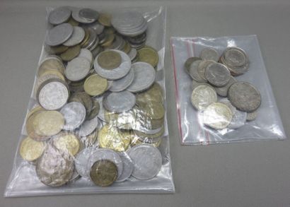 null Lot de PIECES en argent à 900°/00 composé de: 19 pièces de 50 Frs: 1974 (1),...