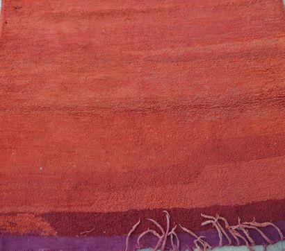 null MAROC, Moyen Atlas XX ème, tapis laine rouge. 270 x 130 cm.