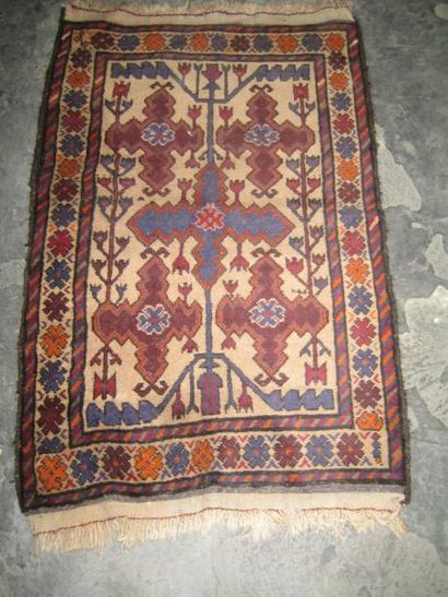 null AFGHAN vers 1970. 100 x 086 cm.