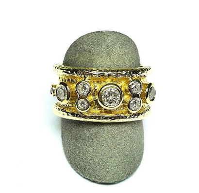 null Bague or jaune bas titre en clos de 9 diamants. Or 14k : 10,58 g