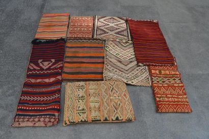 null LOT de 9 COUSSINS en laine polychrome. Maroc, Moyen Atlas.