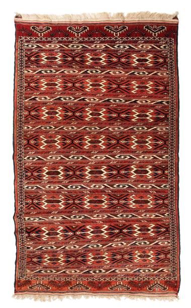 null YOMOUD (Asie centrale), début du XXe siècle. Curieux et rare décor pour ce tapis...