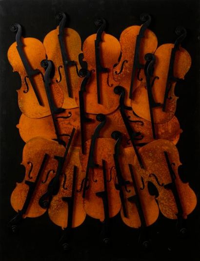 ARMAN (1928-2005) ARMAN (1928-2005), Accumulation de formes de violons en fer sur...