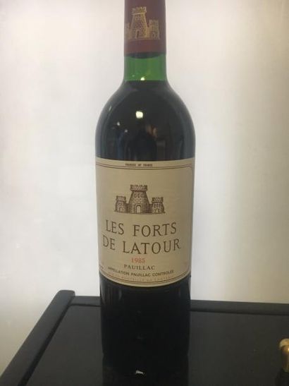 null 1 bouteille LES FORTS DE LATOUR, Pauillac 1985 (J) 