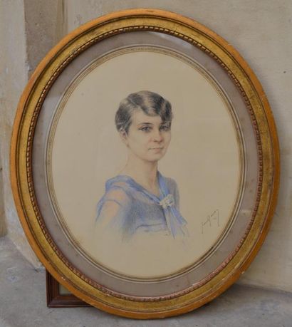 null Jeanne DANGON (1873-1949), Portrait de femme, pastel signé. 34 x 28 cm.