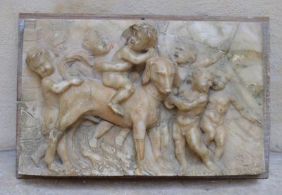 null Ecole ITALIENNE, Putti jouant avec un chien, bas-relief en marbre. 12,5 x 20...