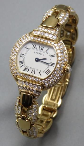 CARTIER - PARIS Cartier - Paris Montre bracelet de dame "Ellipse" en or 18k, le cadran...