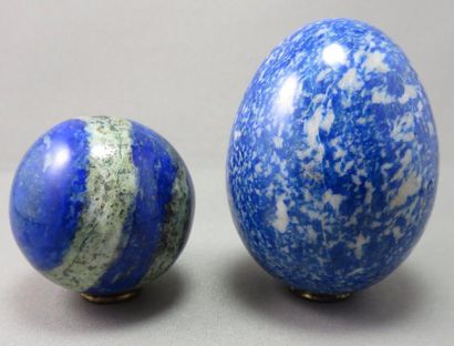 null Lot d'un gros Œuf et d'une Boule en Lapis teinté Dimensions: 75,5 mm x 58,5...