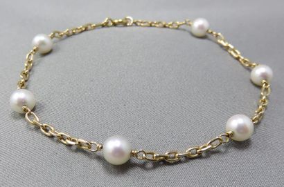 Bracelet Bracelet en or 18k, maille forçat alternée de perles de culture. Poids brut:...
