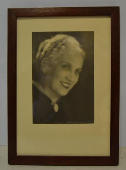 null Laure ALBIN GUILLOT (1879-1962), portrait de femme 1937, impression photogr...