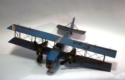 null Maquette d’avion français, F 60, biplan, bimoteur, panoramique. 72 x 47 cm.