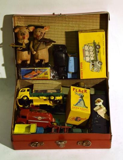 null Lot de jouets divers dont véhicules et camions 1/43ème – TRACTION 11 BL avec...