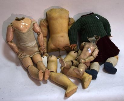 null Quatre corps de poupées, dont 3 corps SFBJ, Haut.: 44cm – 51cm dont un type...