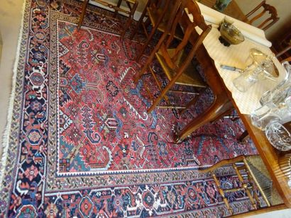 null GRAND TAPIS bactiar en laine polychrome à décor de cyprès stylisés. Iran, vers...