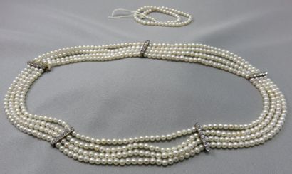 null COLLIER Collerette composé de 4 rangs de perles d'imitation, entrecoupés par...