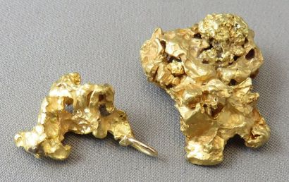 null Lot de 2 Pépites d'Or dont la plus petite transformée en pendentif. Poids de...