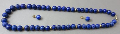 null Collier et Puces d'Oreilles en Lapis Lazuli, le collier composé de boules en...