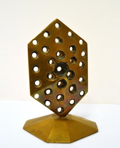 null Antonio VIRDUZZO (1926-1982), composition hexagonale, bronze signé. Haut.: 17...