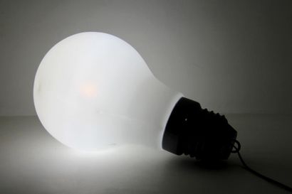 null Ingo MAURER (né en 1932), Design M. éditeur, Lampe "Bulb Bulb", figurant une...