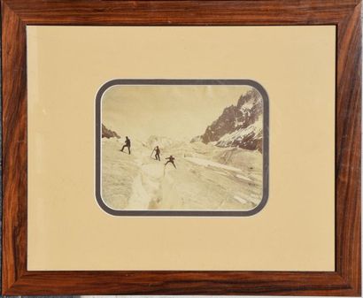 null ANONYME vers 1860, sur le glacier, tirage albumine. 20 x 26 cm.