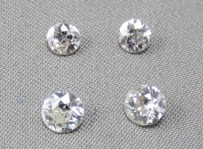 null Lot de 4 Diamants sur papier de taille brillant ancienne. Poids: 0,15 ct; 0,16...