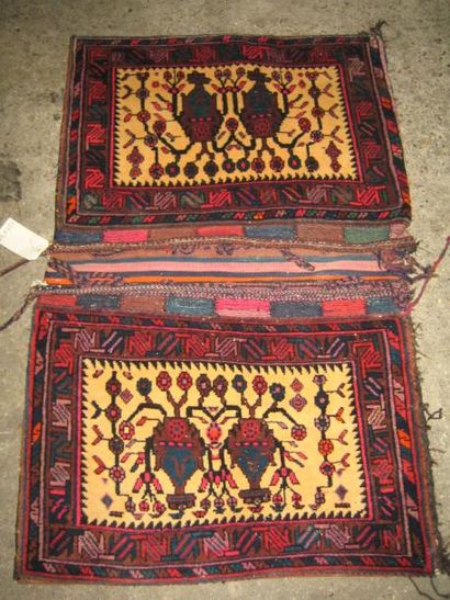 null BI-SAC QUASGAI. Iran, milieu XX ème. 122 x 079 cm. Bon état. 