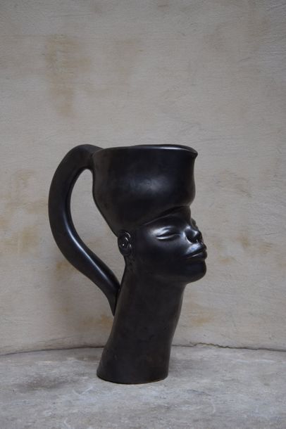 null Jean MARAIS (1913-1998), VASE sculpture en céramique à décor d'un visage, signé...