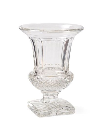 null SAINT LOUIS, GRAND vase 'Médicis' en cristal à décor de pointes de diamants....