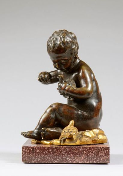 null Suiveur de PIGALLE (1714-1785), Enfant à l’oiseau, bronze à patine brune et...