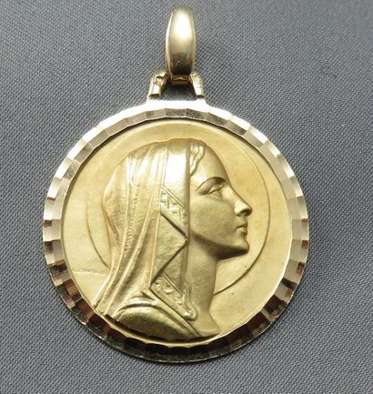 null Pendentif Médaille "Vierge" en or 18k, Vierge profil droit. Poids: 9 g. ø: 28...