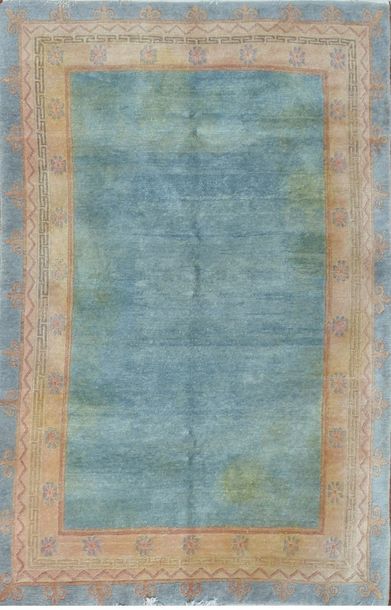 null TAPIS du Népal en laine à fond bleu ciel. XX ème. 290 x 195 cm.