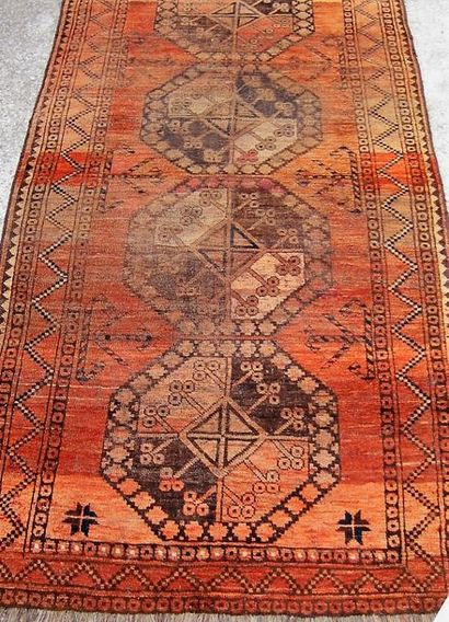 null Ancien AFGHAN fin XIX ème. 230 x 116 cm. (usures)