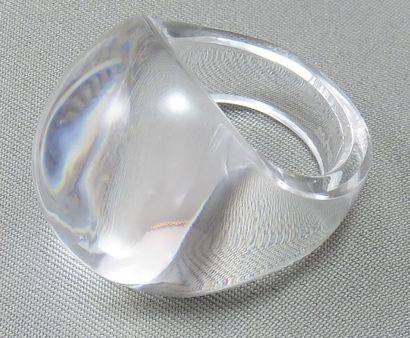 null LALIQUE. Bague "Cristal cabochon incolore" Signée, dans son écrin d'origine....