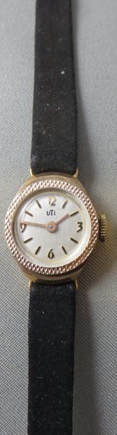 null UTI. Montre Bracelet de Dame en or à 750°/00, de forme ronde, cadran crème,...