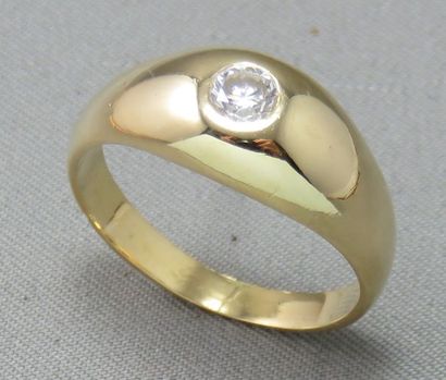 null BAGUE JONC en or à 750°/00, ornée d'un diamant taille brillant en serti clos....