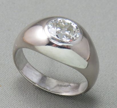 null BAGUE JONC en or gris à 750°/00, ornée d'un diamant taille brillant ancienne...