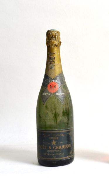 null 1 bouteille CHAMPAGNE Moet & Chandon 1983 