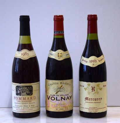 null Ensemble de 3 bouteilles :1 bouteille VOLNAY "Clos du Village", L. Dufour 1982...