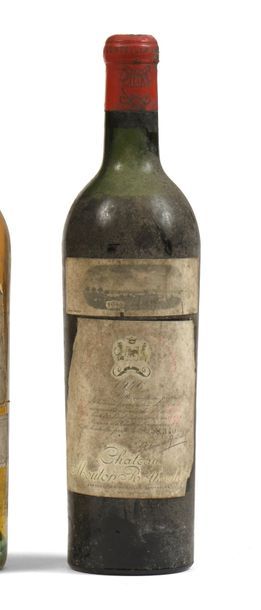 null 1 bouteille CH. MOUTON-ROTHSCHILD, 1° cru Pauillac 1946 (eta, petites déchirures...