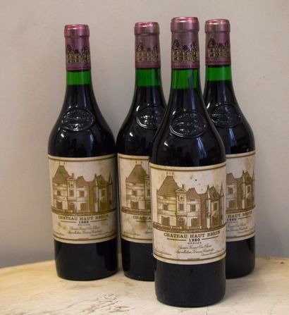 null 4 bouteilles CH. HAUT-BRION, 1° cru Pessac-Léognan 1980 (elt) 