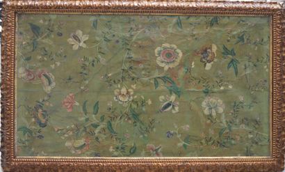 null Ecole FRANCAISE du XIX ème, fleurs, papier marouflé sur toile. 68 x 120 cm....
