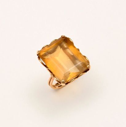 null BAGUE en or jaune ornée d’une citrine de forme rectangulaire.

Poids brut :...