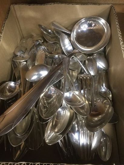 null Lot de métal argenté: cuillères à soupe, fourchettes, petites cuillères, lo...