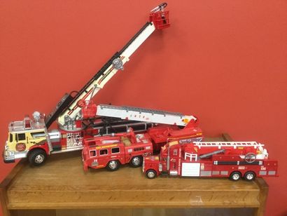 null Lot de 3 camions de pompier dont 1 télécommandé