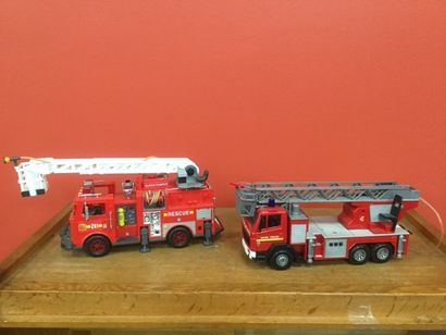 null Lot de 2 camions de pompier