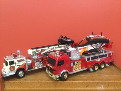 null Lot de 2 camions de pompier télécommandés