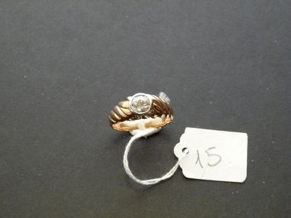 LOT Domed ring in 18K (750/oo) yellow gold and platinum (850/oo) with gadroon decoration,...
