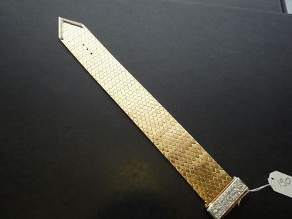 LOT Bracelet ceinture en or 18K (750/oo) de deux tons à maillons "écaille" articulés,...