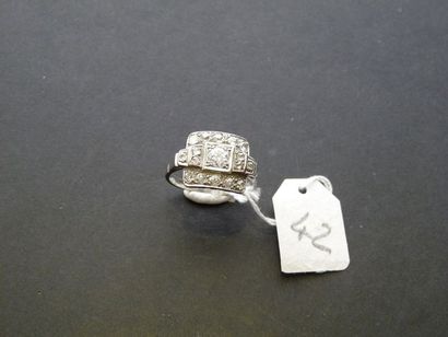LOT Bague en platine (850/oo) de forme géométrique sertie d'un diamant taille ancienne...